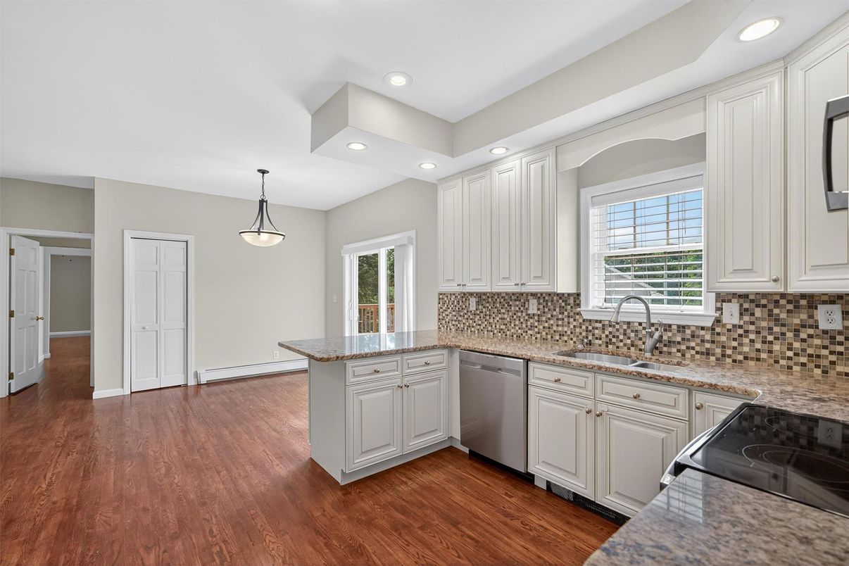 Interior, Kitchen, Pendant Lights, Recessed Lighting, Wood Texture Flooring