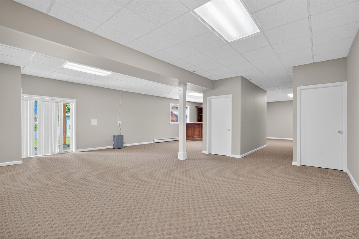 Empty room, Interior, Recessed Lighting