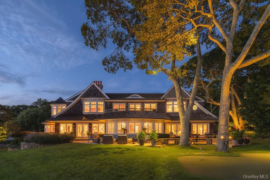 Backyard, Exterior, Facade, Queen Anne Victorian