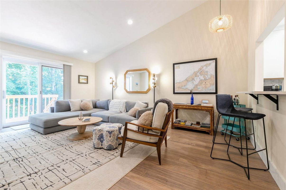 Interior, Living room, Pendant Lights, Recessed Lighting, Wood Texture Flooring