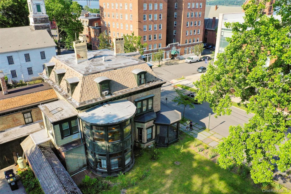 Exterior, Drone