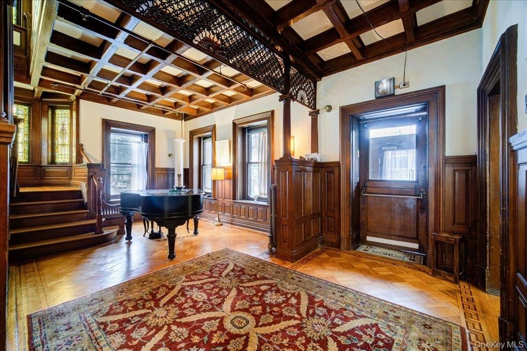 Interior, Piano, Wooden Beams