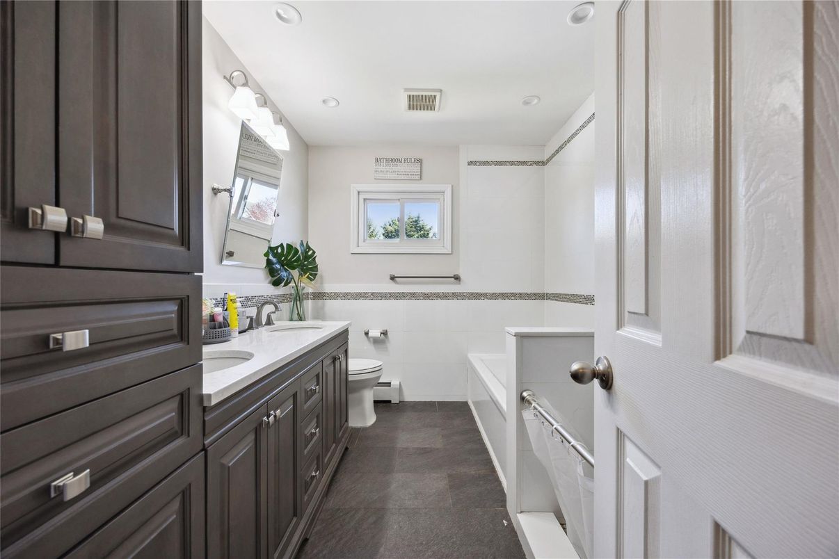 Bathroom, Dual Sink Vanities, Interior, Recessed Lighting