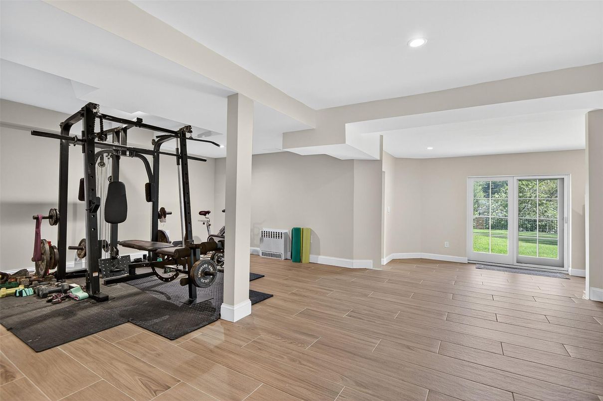 Fitness Equipment, Interior, Recessed Lighting, Wood Texture Flooring