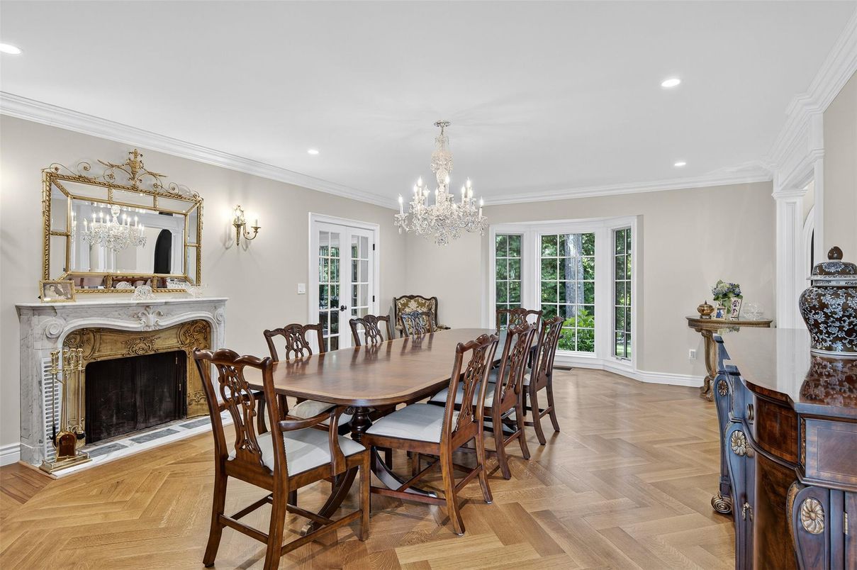 Chandelier, Dining room, Fireplace, Interior, Recessed Lighting, Wood Texture Flooring