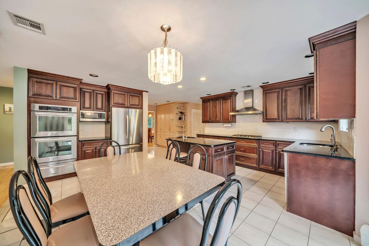 Chandelier, Dining room, Interior, Kitchen, Recessed Lighting, Stainless Steel Appliances