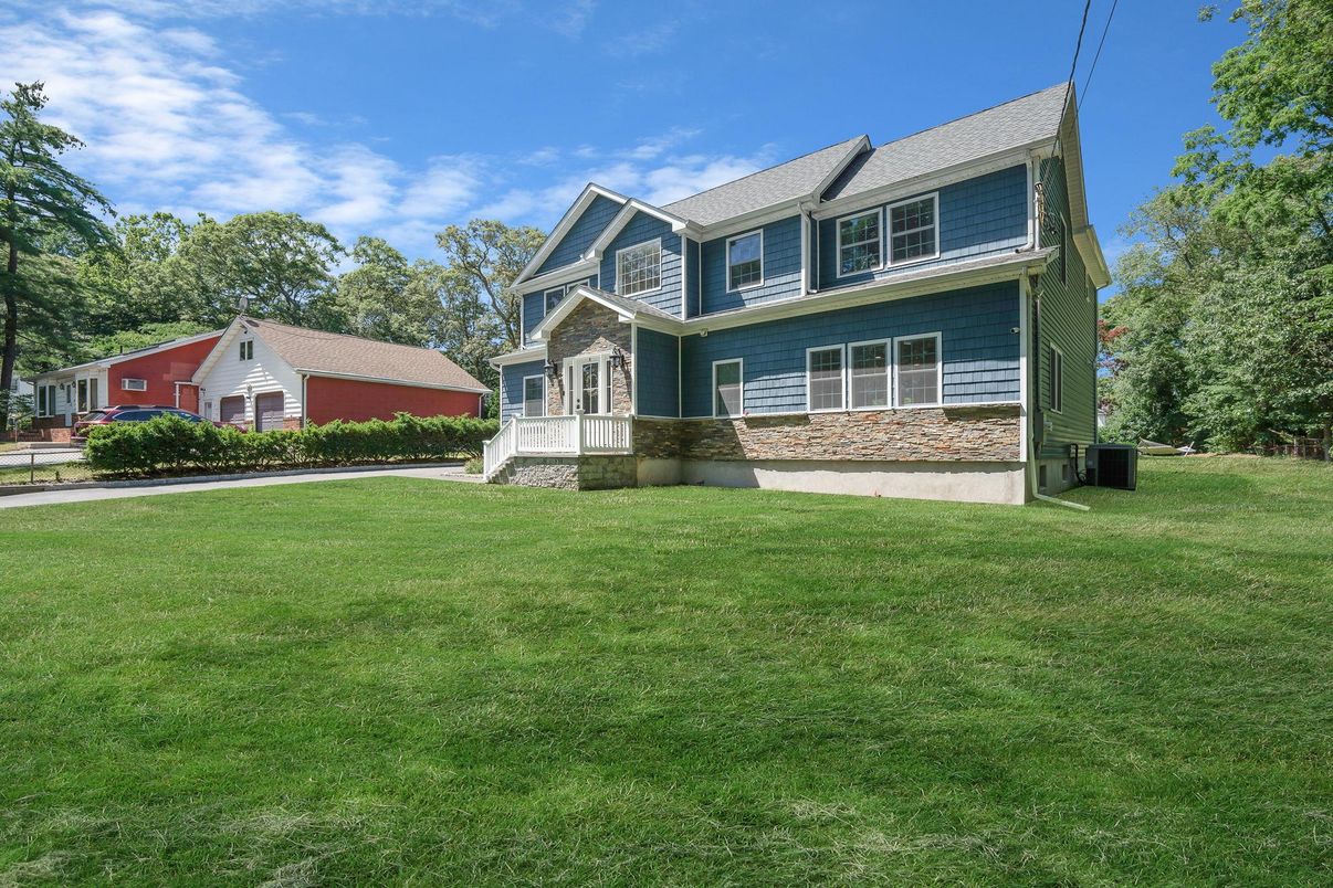 Attached, Backyard, Exterior, Facade, Queen Anne Victorian