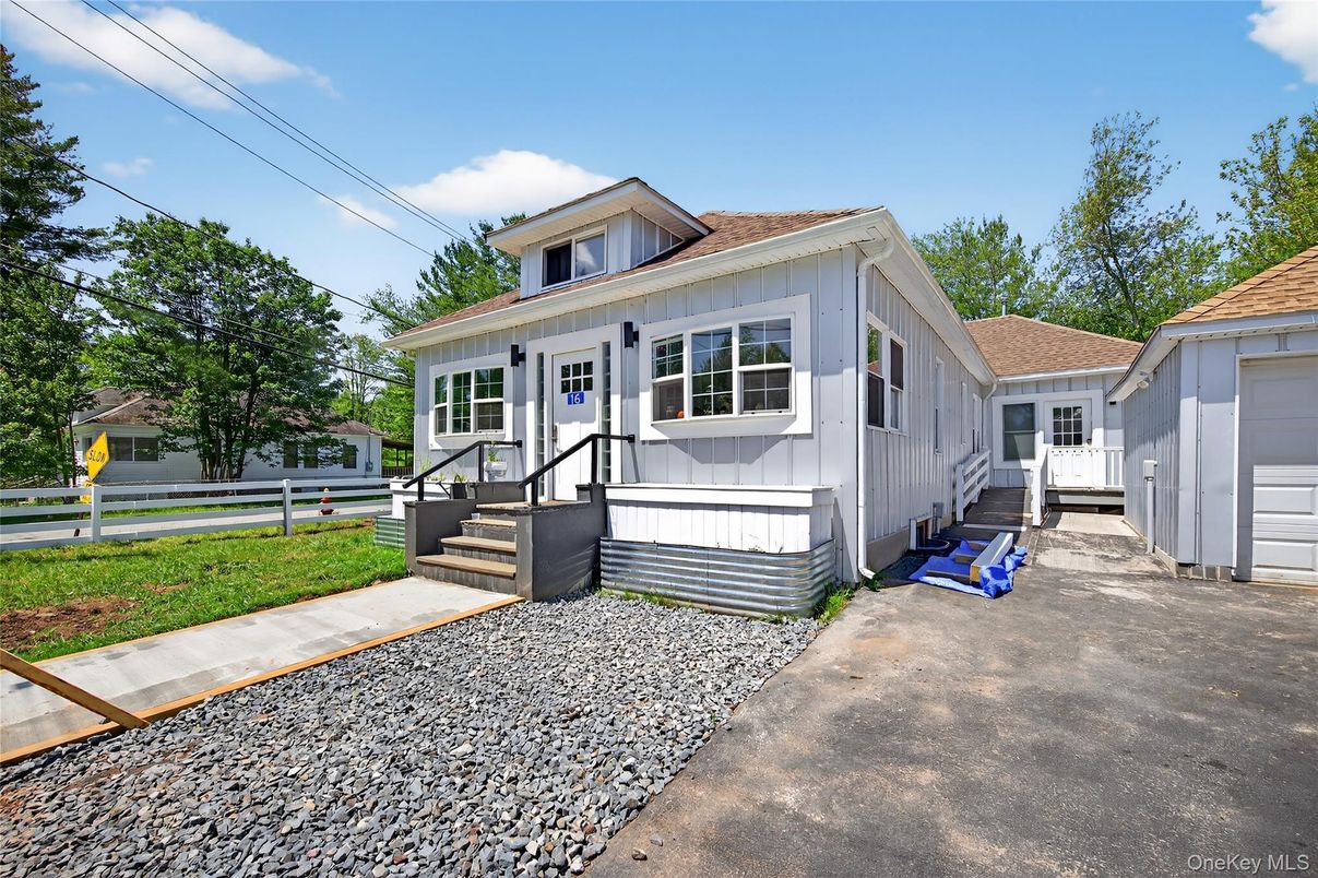 Exterior, Facade, Cape Cod