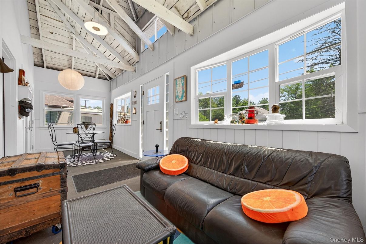 Dining room, Interior, Living room, Pendant Lights