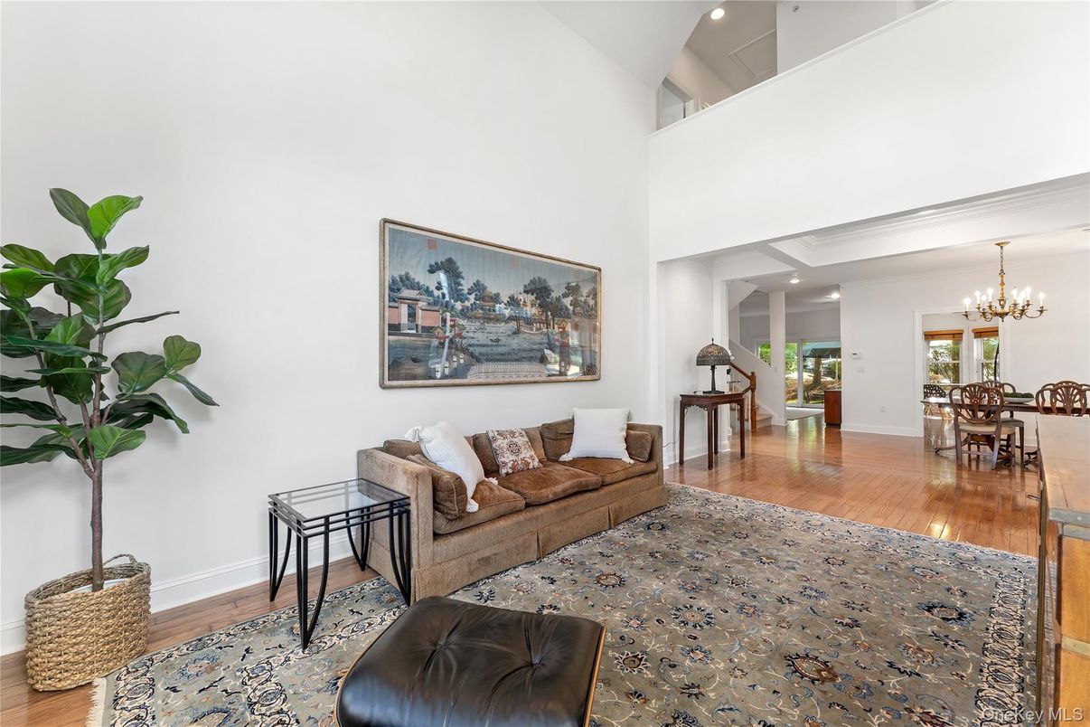 Chandelier, Dining room, Interior, Living room, Recessed Lighting, Wood Texture Flooring