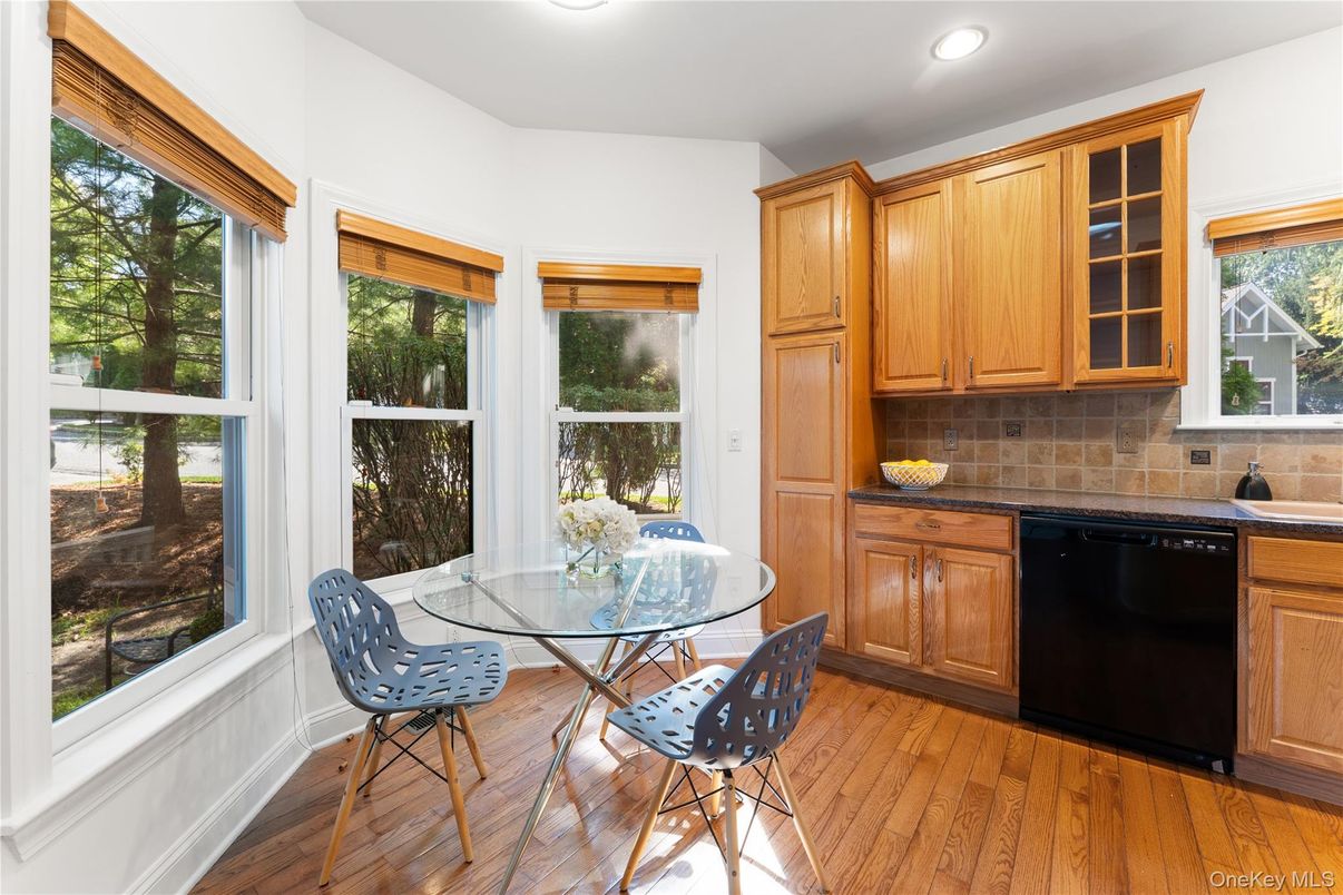 Dining room, Interior, Kitchen, Recessed Lighting, Wood Texture Flooring