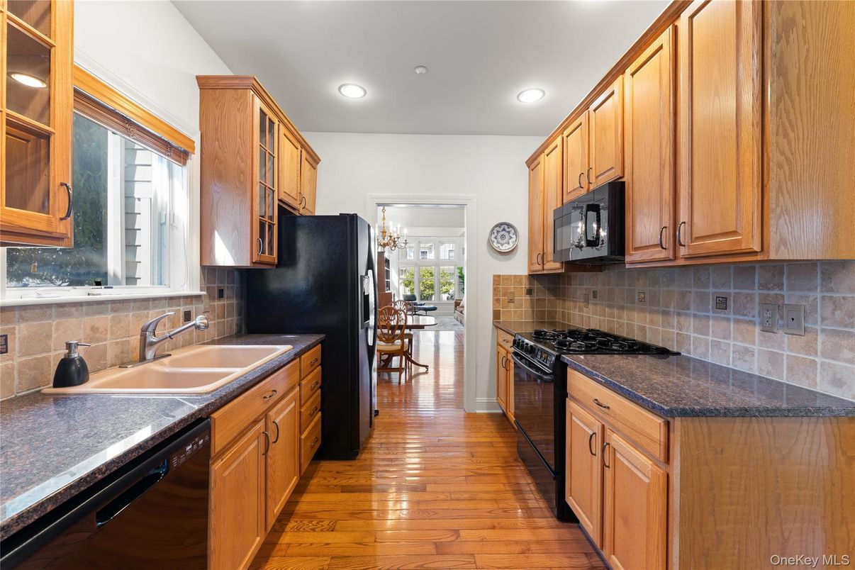 Chandelier, Dining room, Interior, Kitchen, Recessed Lighting, Wood Texture Flooring