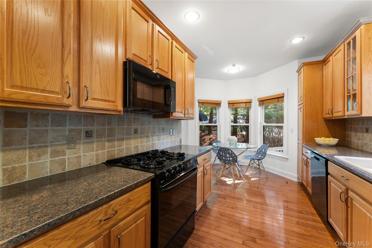 Dining room, Interior, Kitchen, Recessed Lighting, Wood Texture Flooring
