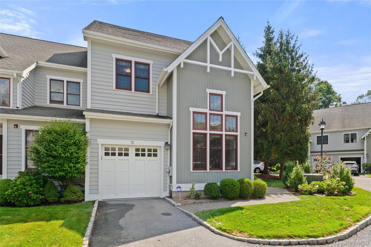 Attached, Exterior, Facade, Farmhouse