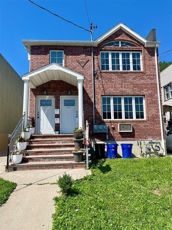 Exterior, Facade, Brick Facade, Queen Anne Victorian