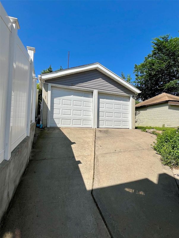 Detached Garage, Exterior
