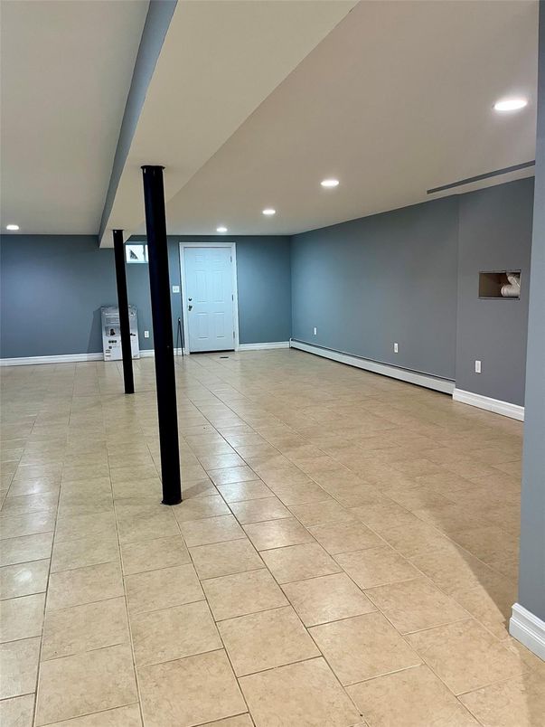 Empty room, Interior, Recessed Lighting