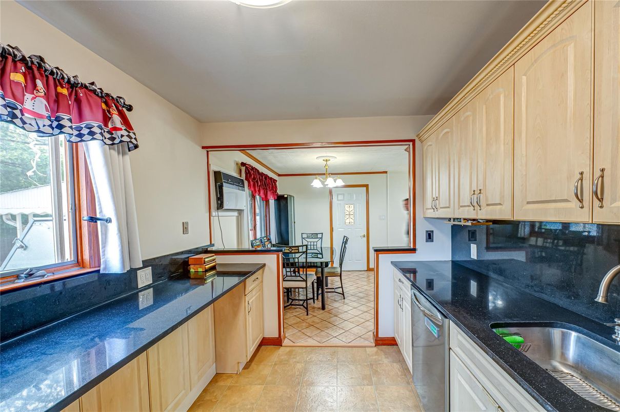 Dining room, Interior, Kitchen, Pendant Lights
