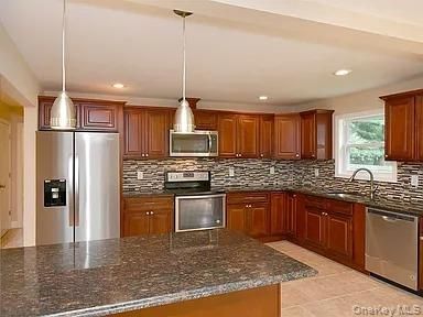 Interior, Kitchen, Pendant Lights, Recessed Lighting, Stainless Steel Appliances