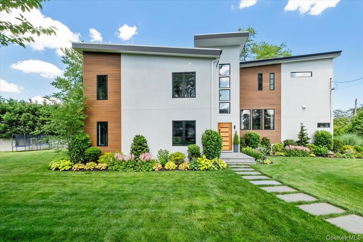Backyard, Exterior, Facade, Modern