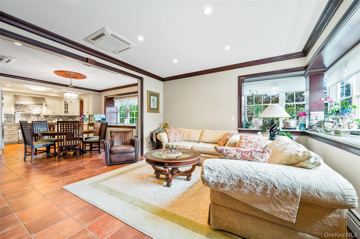 Dining room, Interior, Living room, Pendant Lights, Recessed Lighting