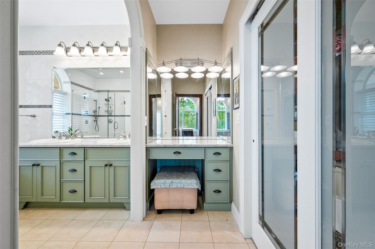 Bathroom, Dual Sink Vanities, Interior