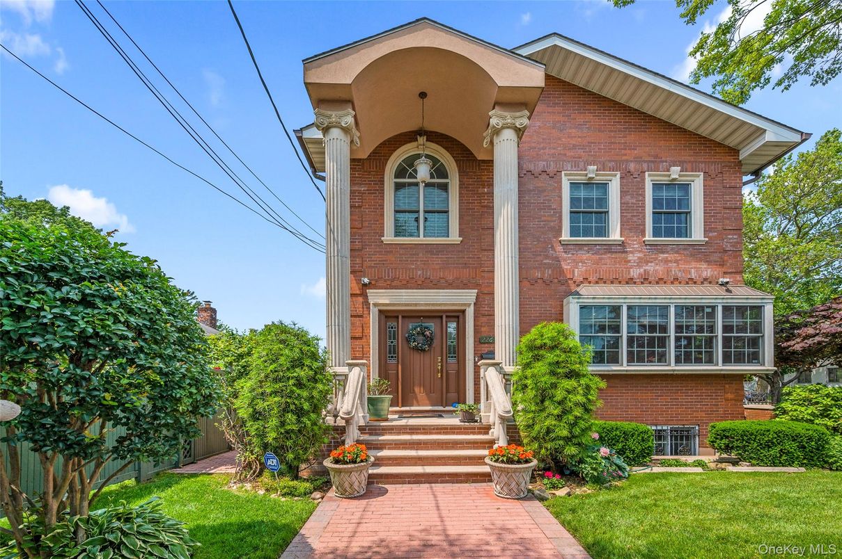 Exterior, Facade, Brick Facade, Georgian