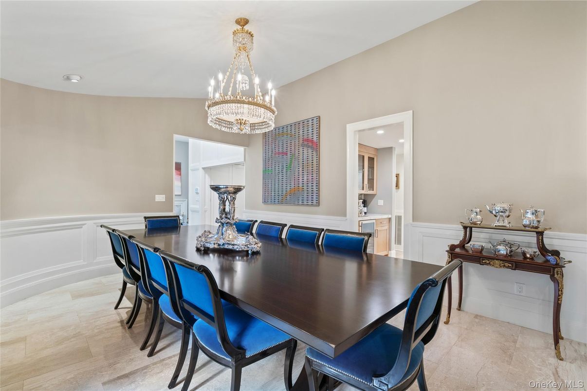 Chandelier, Dining room, Interior, Recessed Lighting, Wood Texture Flooring
