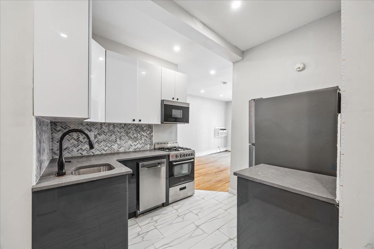 Interior, Kitchen, Marble, Recessed Lighting, Stainless Steel Appliances, Wood Texture Flooring