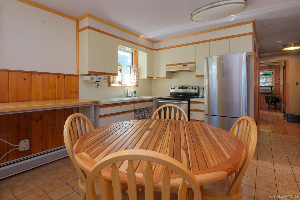 Dining room, Interior, Kitchen, Stainless Steel Appliances, Wood Texture Flooring