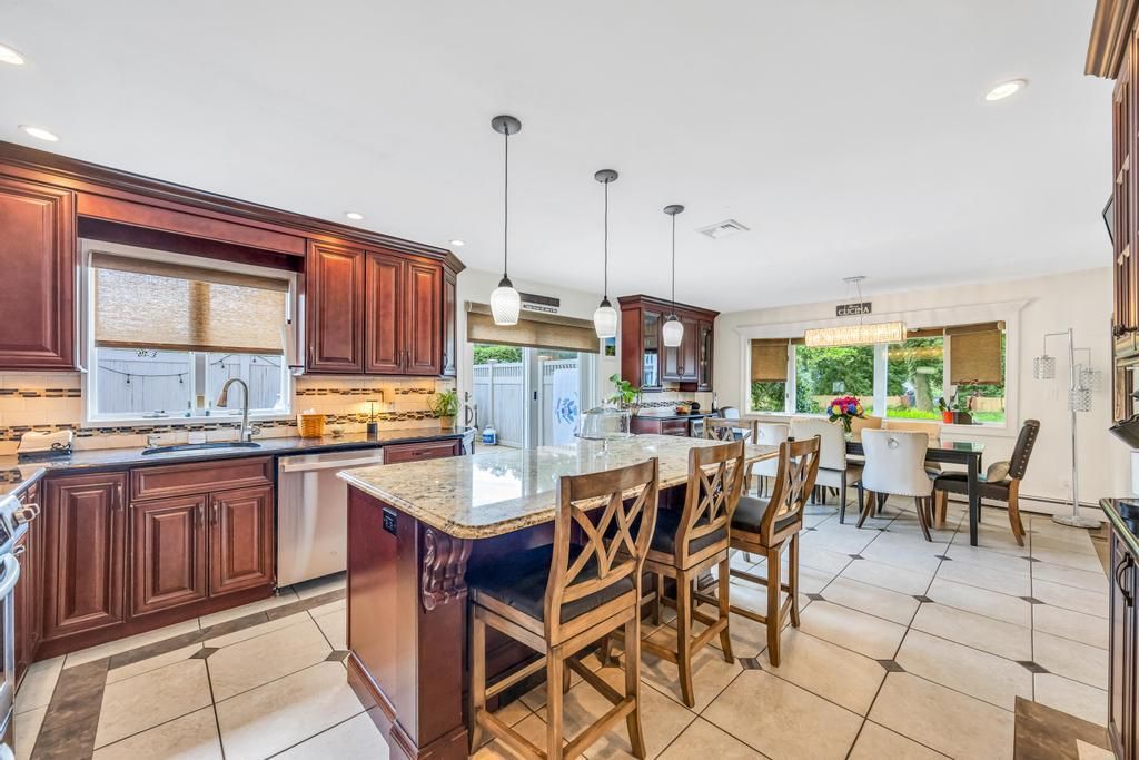 Dining room, Interior, Kitchen, Pendant Lights, Recessed Lighting, Stainless Steel Appliances