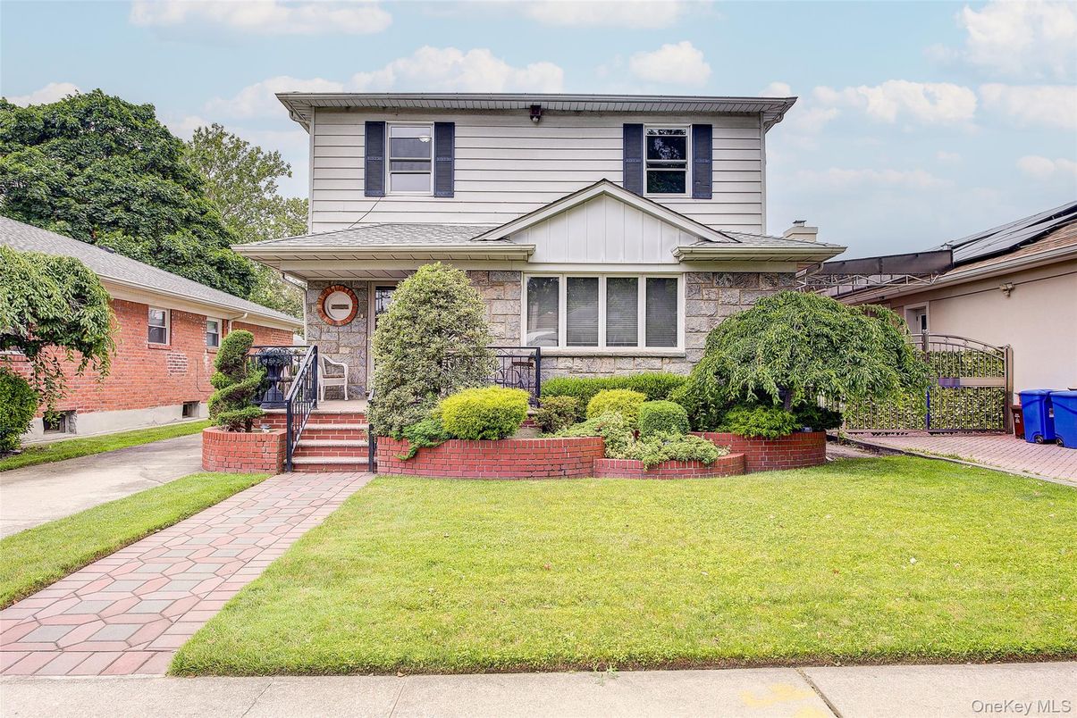 Exterior, Facade, Brick Facade, Solar Panels, Split Level