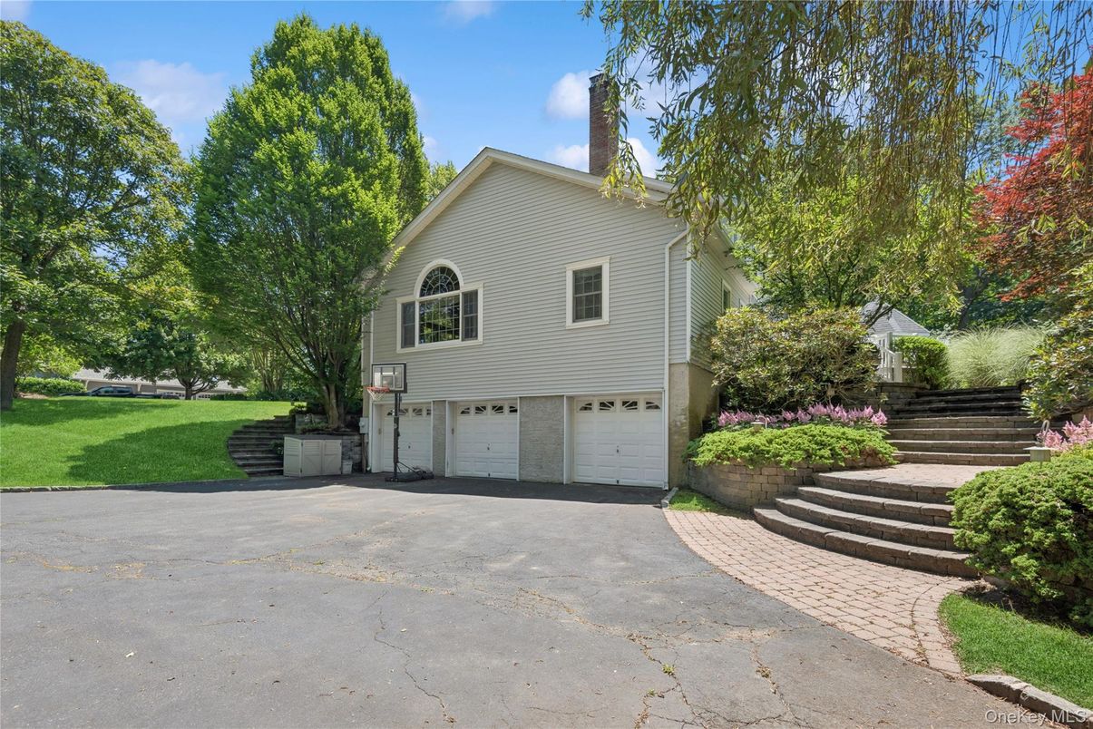 Attached, Exterior, Facade, Raised Ranch