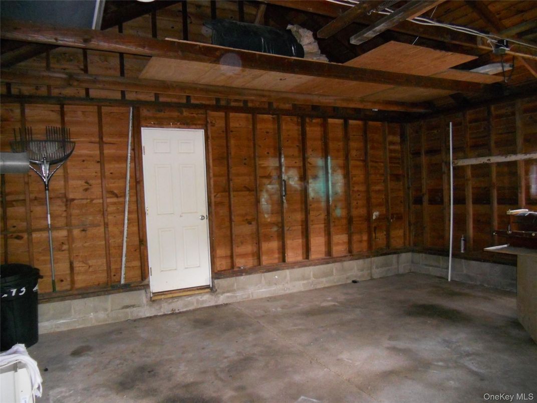 Empty room, Interior, Wooden Beams, Wooden Walls