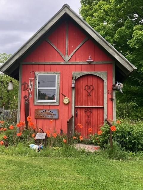 Exterior, Facade, None