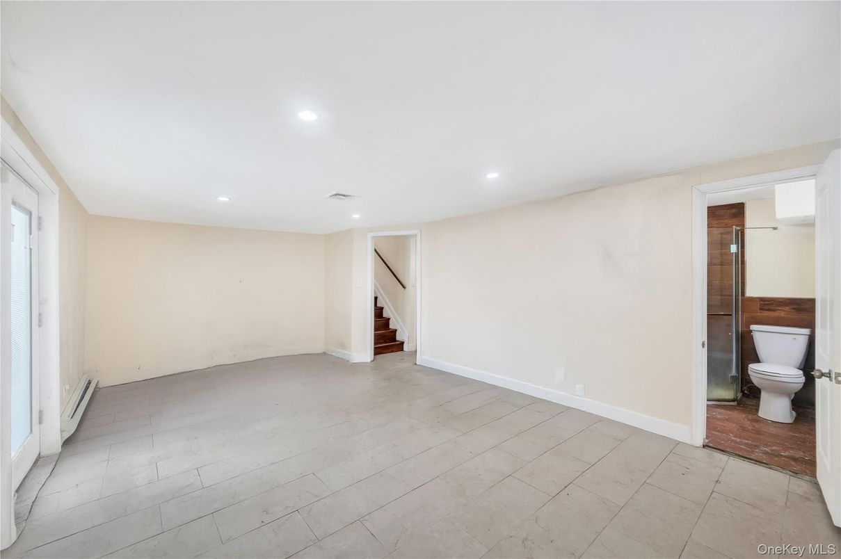 Bathroom, Empty room, Interior, Recessed Lighting
