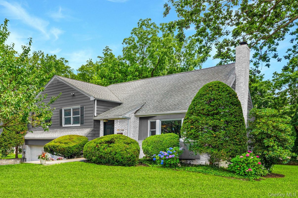 Attached, Exterior, Facade, Ranch