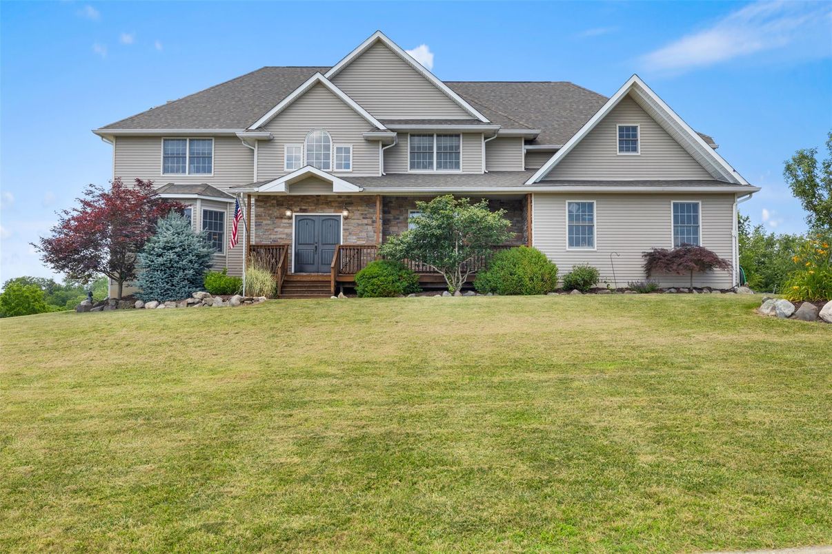 Backyard, Exterior, Facade, Brick Facade, Farmhouse