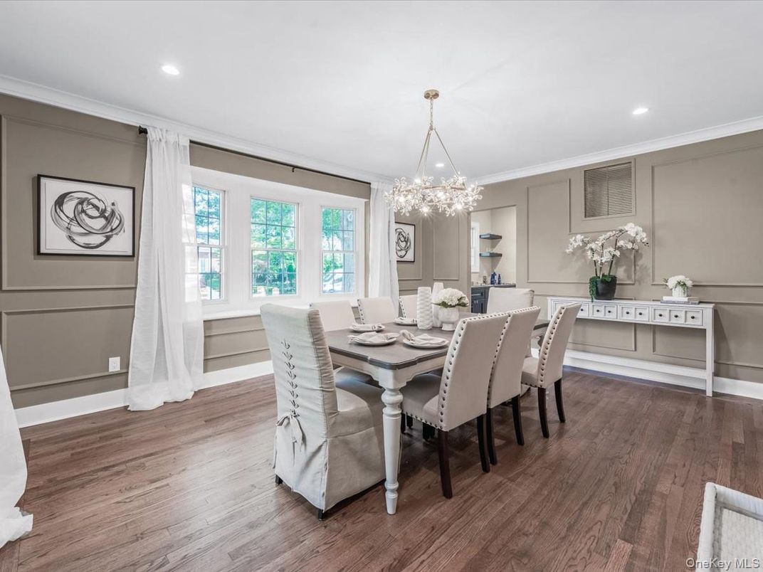 Chandelier, Dining room, Interior, Recessed Lighting, Wood Texture Flooring