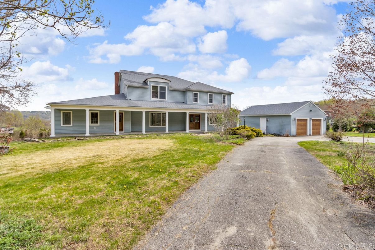 Backyard, Detached Garage, Exterior, Facade, Split Level