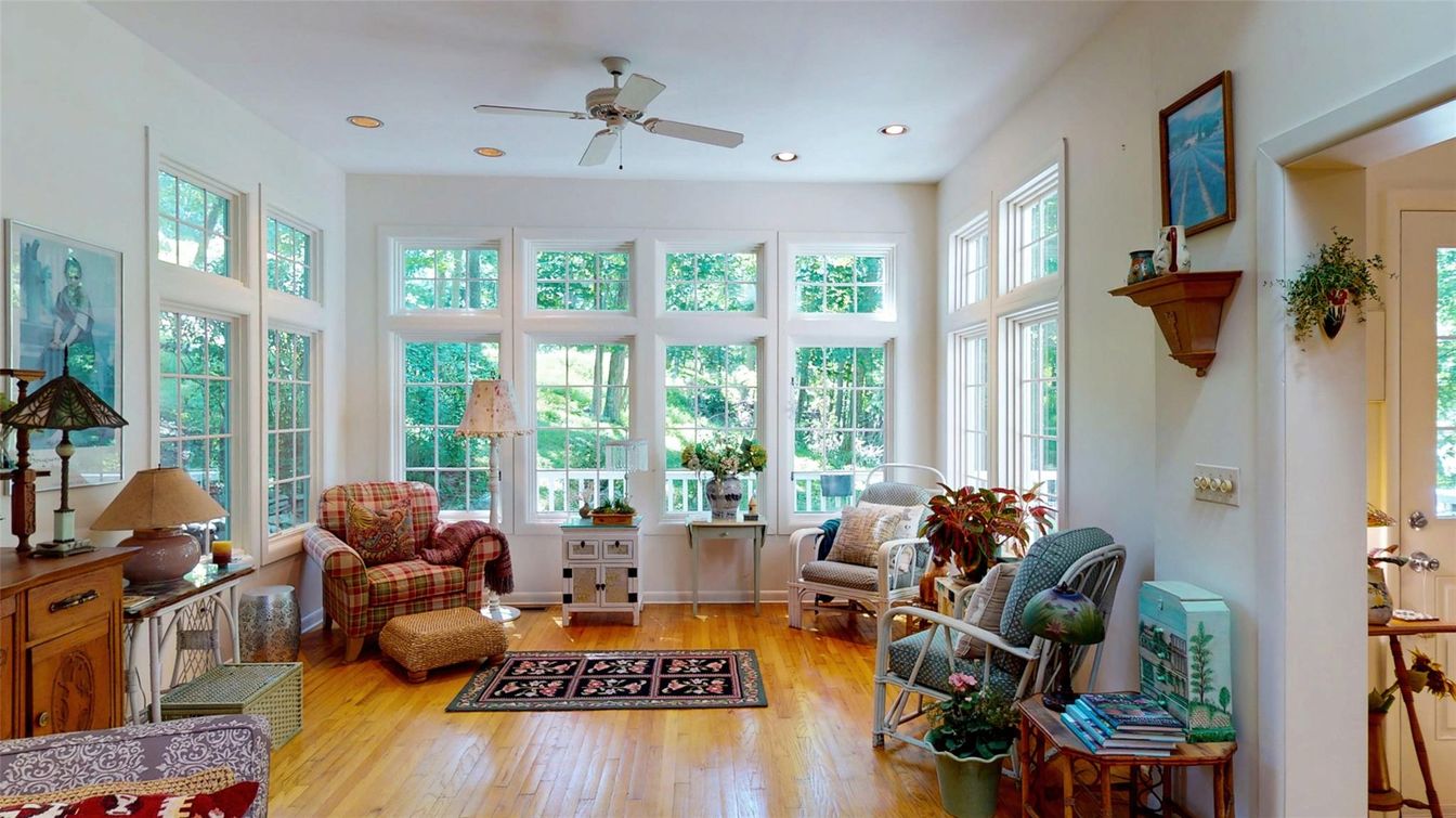 Interior, Living room, Recessed Lighting, Sun Room, Wood Texture Flooring