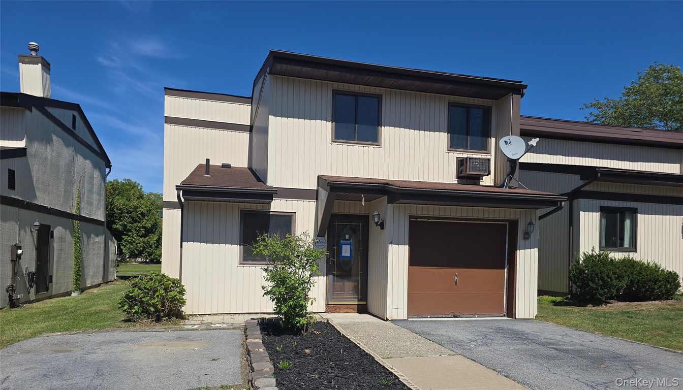 Attached, Exterior, Facade, Farmhouse