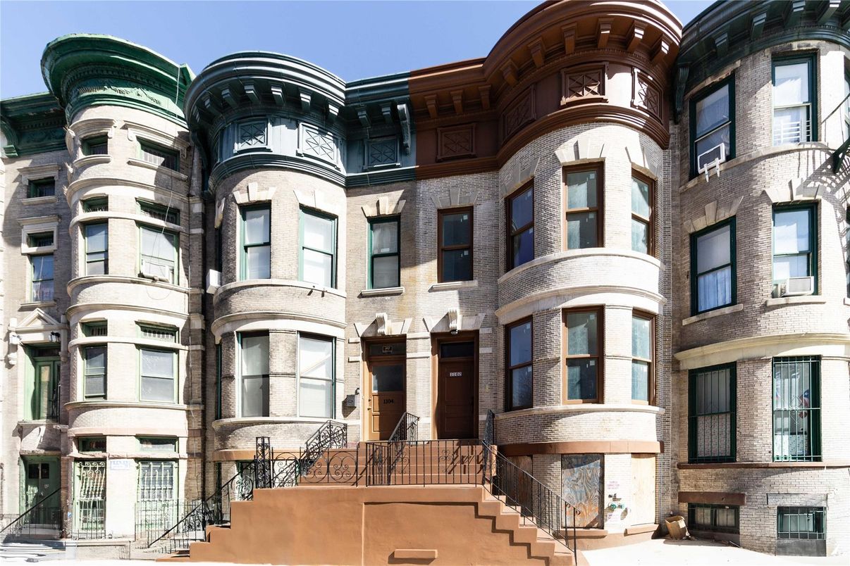 Exterior, Facade, Brownstone