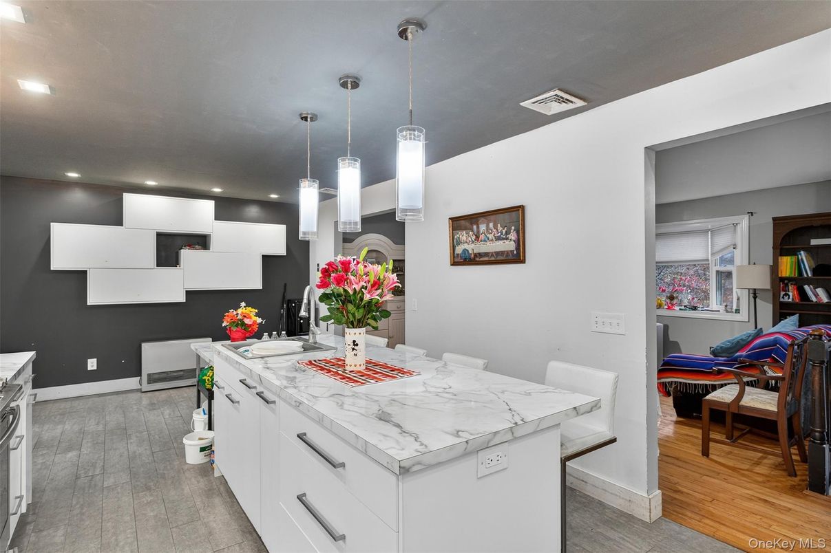 Dining room, Interior, Kitchen, Pendant Lights, Recessed Lighting, Wood Texture Flooring