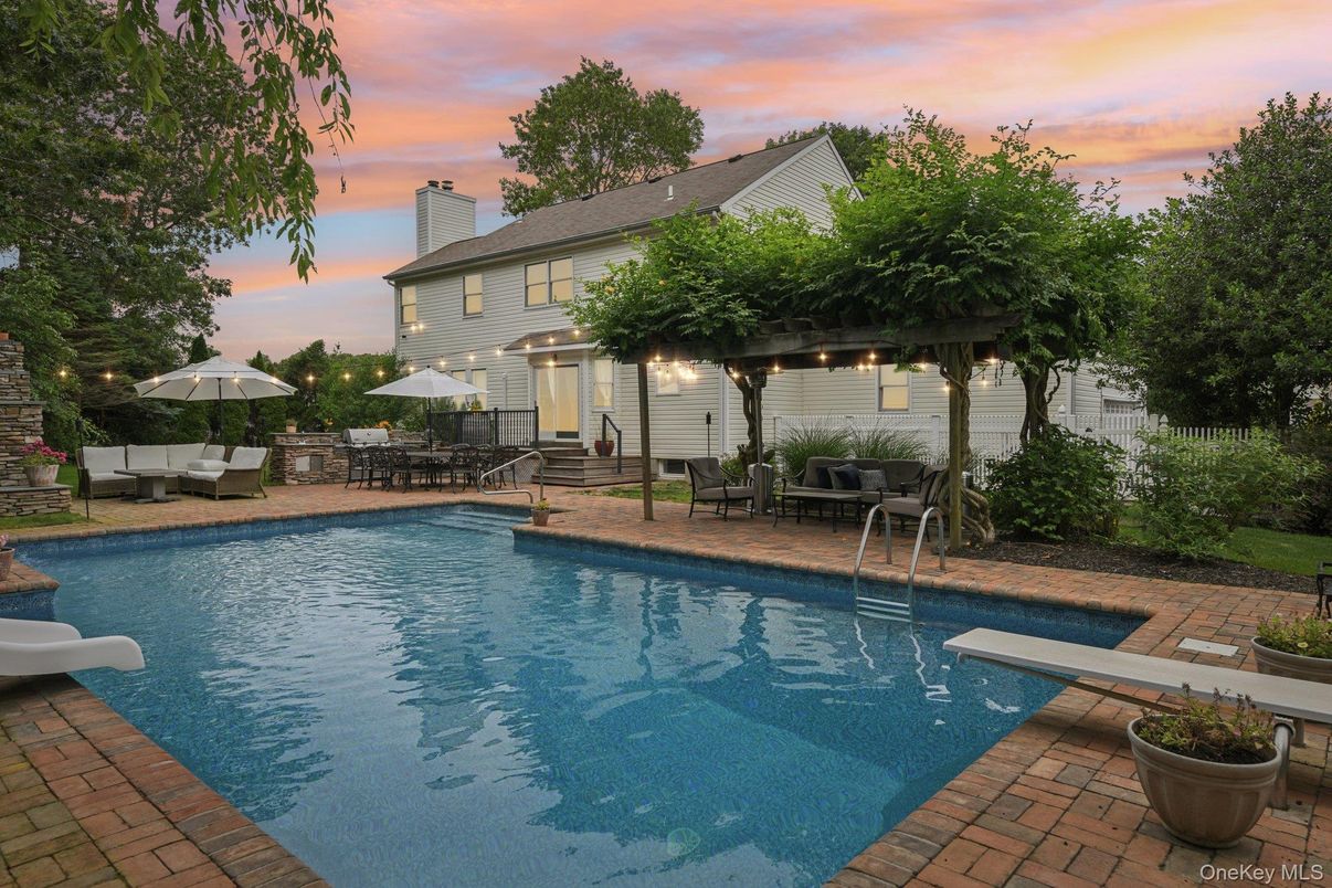 Exterior, Pool