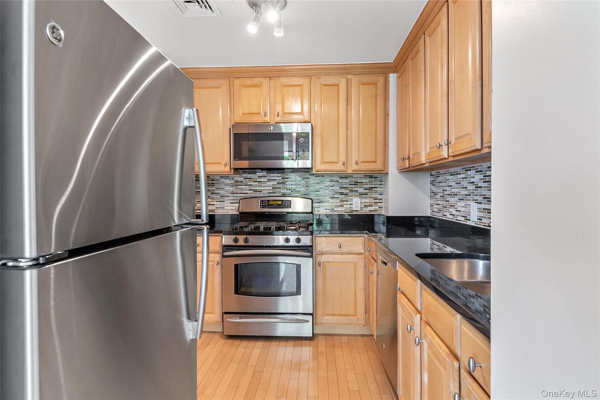 Interior, Kitchen, Stainless Steel Appliances, Wood Texture Flooring