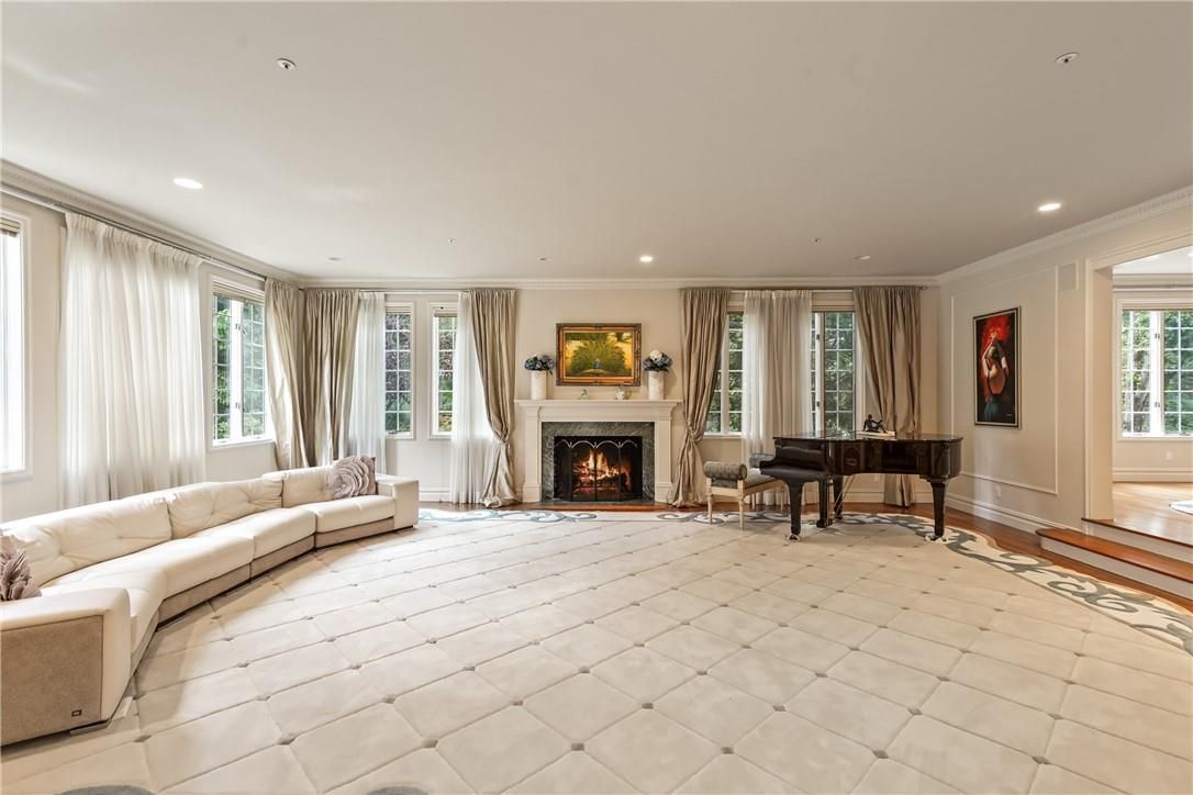 Fireplace, Interior, Living room, Piano, Recessed Lighting