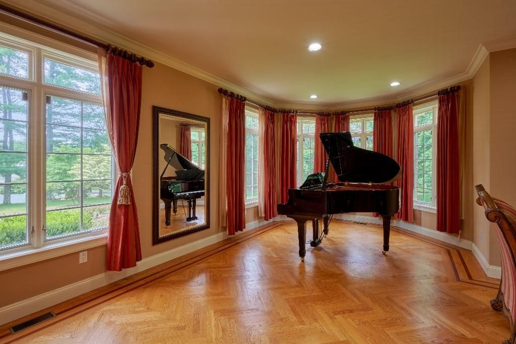Interior, Piano, Recessed Lighting, Wood Texture Flooring