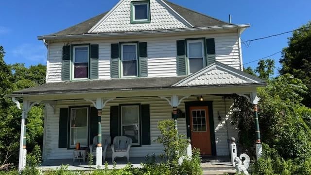 Exterior, Facade, Queen Anne Victorian