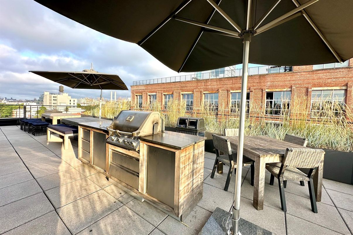 Exterior, Outdoor Kitchen